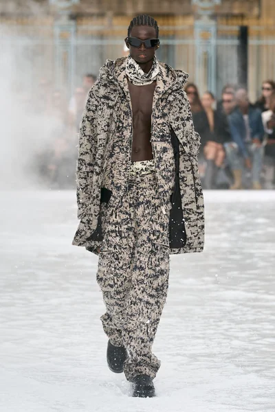 Look 35